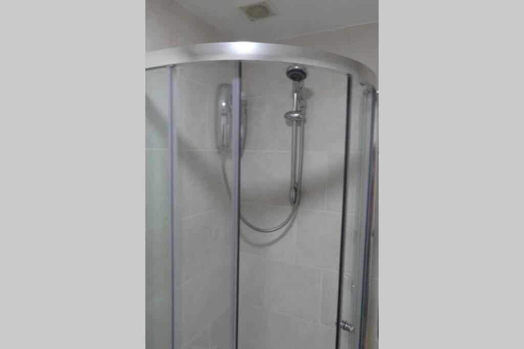 2 Bedroom Apartment Nr City Centre, Uni & Parks Кардиф Екстериор снимка