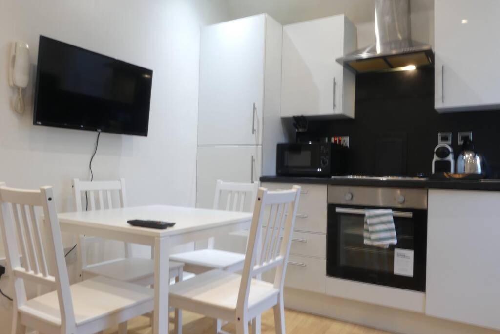 2 Bedroom Apartment Nr City Centre, Uni & Parks Кардиф Екстериор снимка